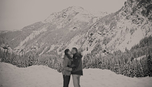 Snoqualmie_Pass_Snowy_Engagement_Session_Photography