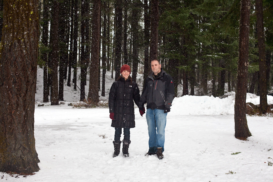 Snowy-Engagement-Photography-at-Snowqualmie-Pass0007