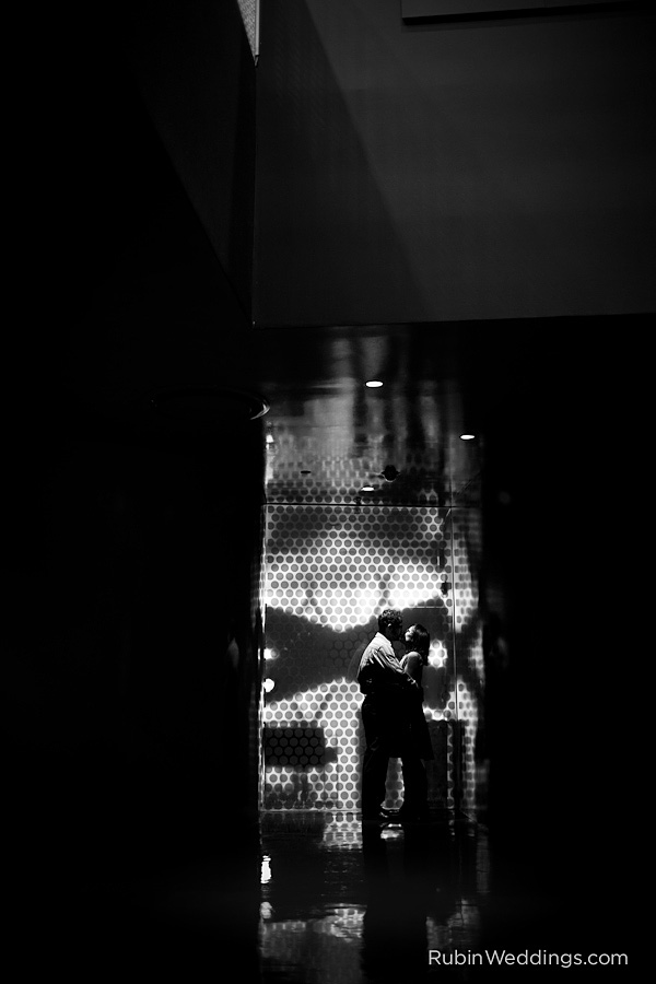 Downtown-Seattle-Library-Photos-Engagement-Photography0002