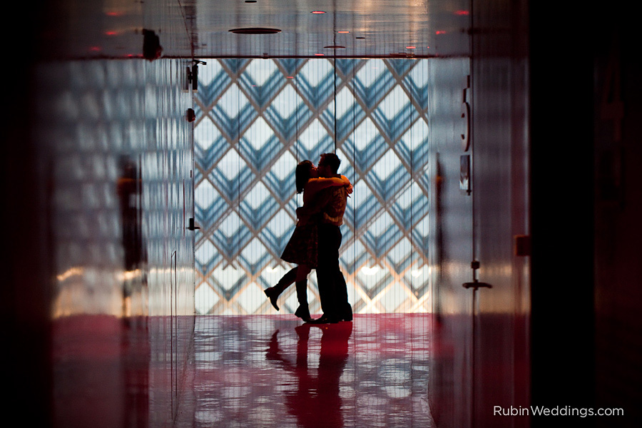 Downtown-Seattle-Library-Photos-Engagement-Photography0008