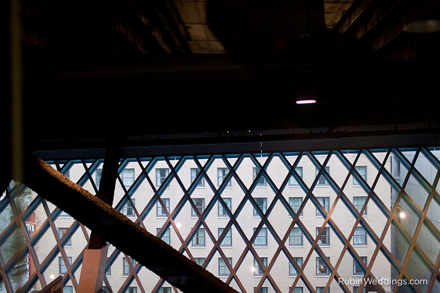 Downtown-Seattle-Library-Photos-Engagement-Photography0010