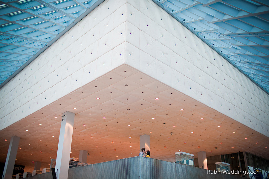 Downtown-Seattle-Library-Photos-Engagement-Photography0017