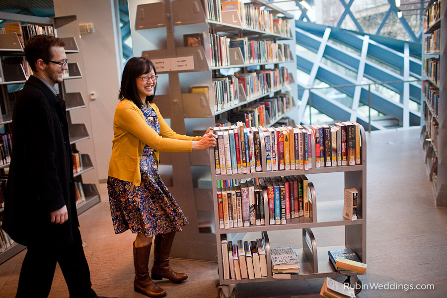 Downtown-Seattle-Library-Photos-Engagement-Photography0021