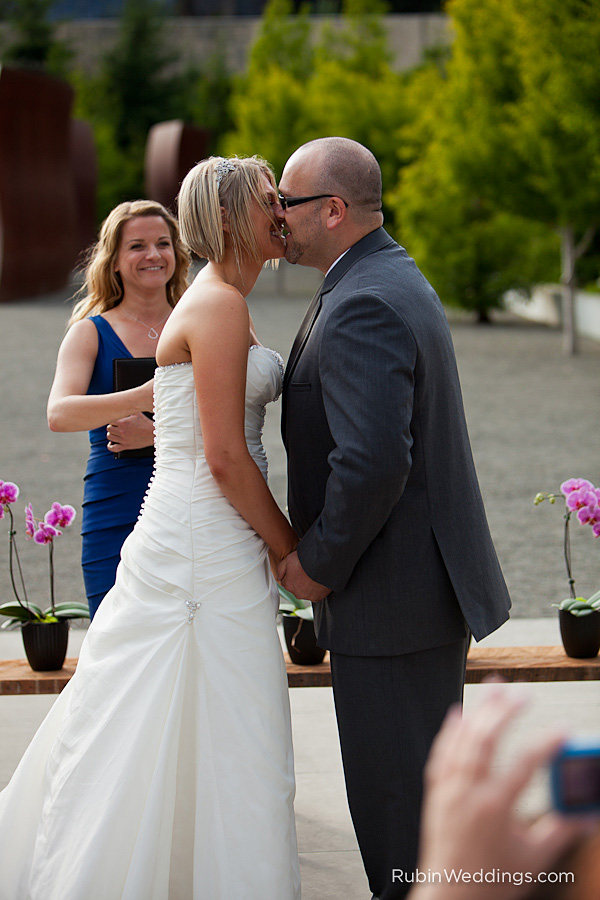 Downtown-Seattle-Olympic-Sculpture-Park-Wedding-Photography035